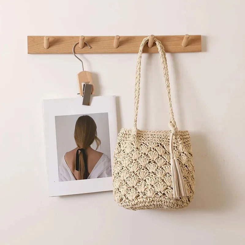 Fashionable Fringed Woven Straw Bag Single Shoulder Holiday Beach Women'S Bag Hollow Fan Pattern Versatile Neutral Minimalist St