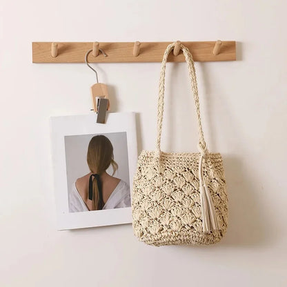 Fashionable Fringed Woven Straw Bag Single Shoulder Holiday Beach Women'S Bag Hollow Fan Pattern Versatile Neutral Minimalist St