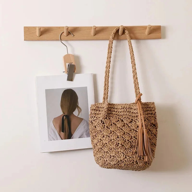 Fashionable Fringed Woven Straw Bag Single Shoulder Holiday Beach Women'S Bag Hollow Fan Pattern Versatile Neutral Minimalist St